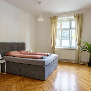 Central Living - Schoenbrunn Viena